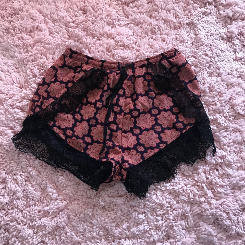 Printed lace shorts